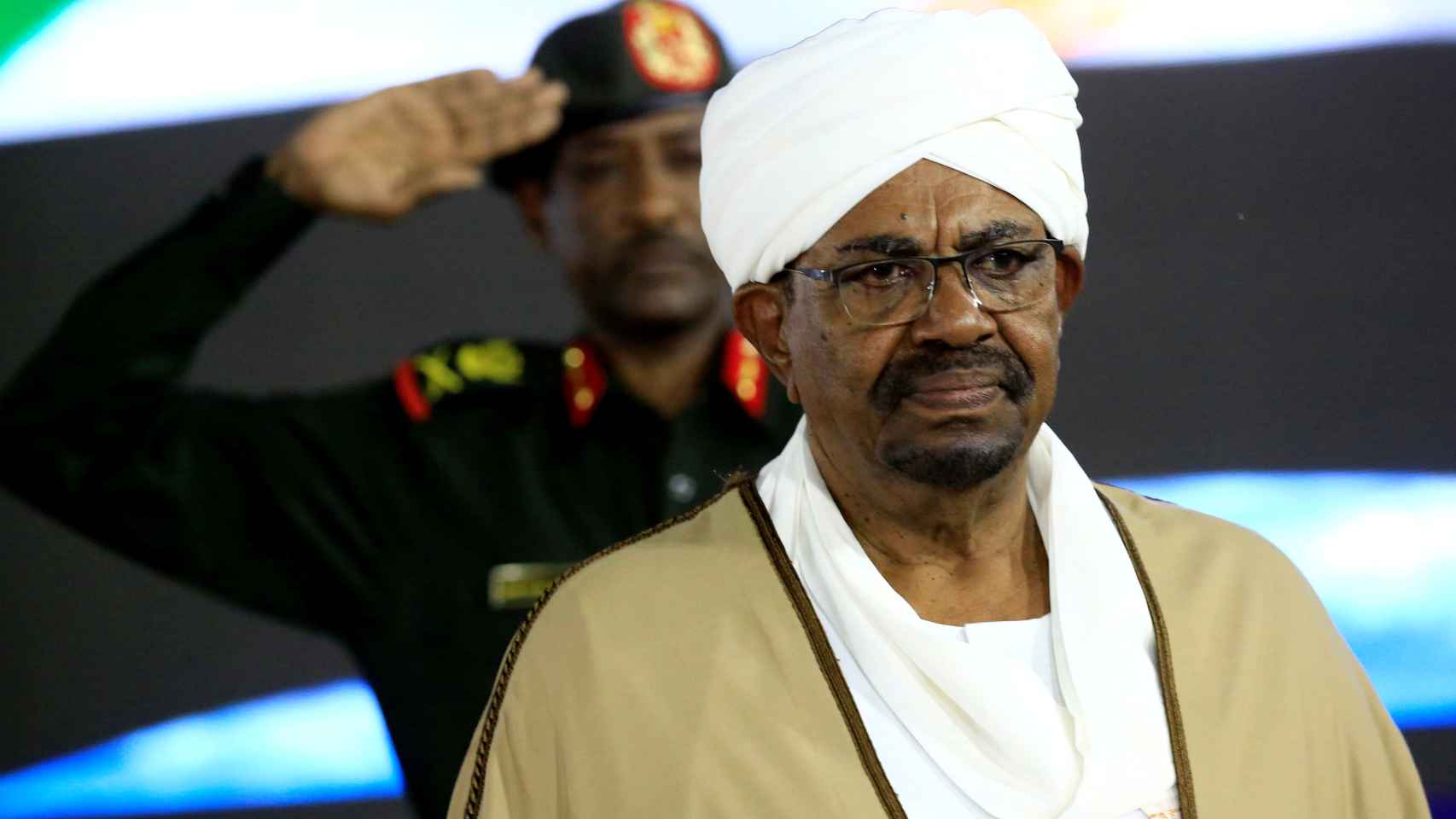 Omar al Bashir antes de dar un discurso en abril en la ciudad de Jartum.