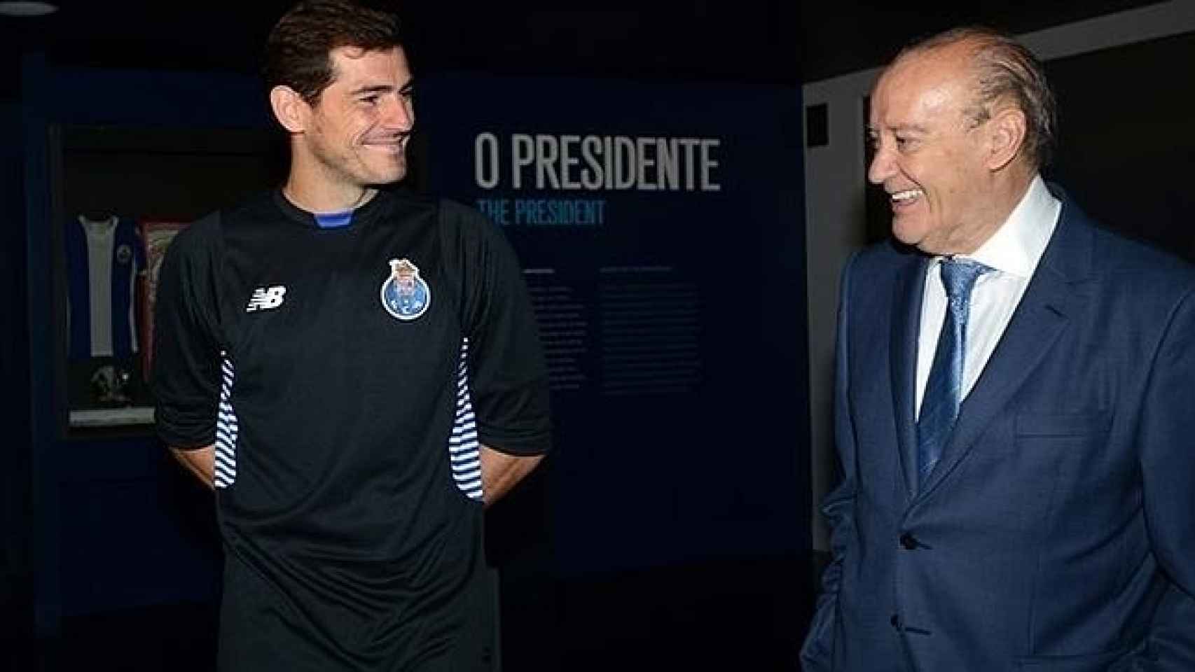 Iker Casillas el día de su presentación con el Oporto. Foto: Oporto FC.
