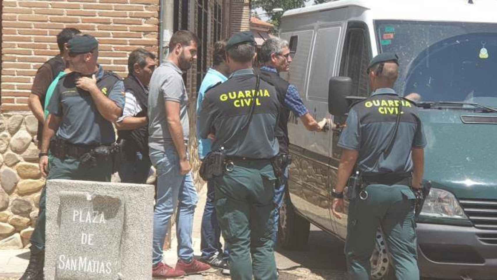 Momento de la detención del alcalde de Fontanar