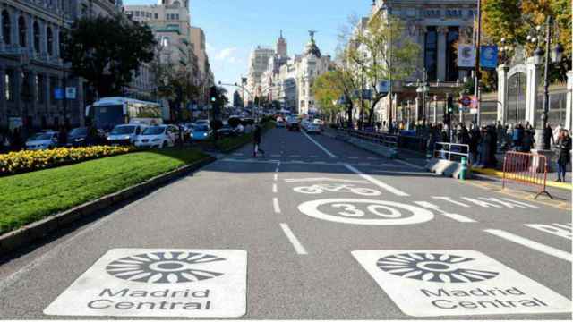 Zona restringida al tráfico en el centro de Madrid.