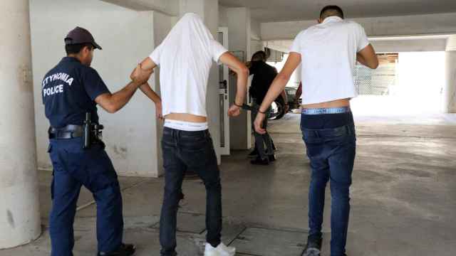 Dos de los sospechosos detenidos por la policía chipriota