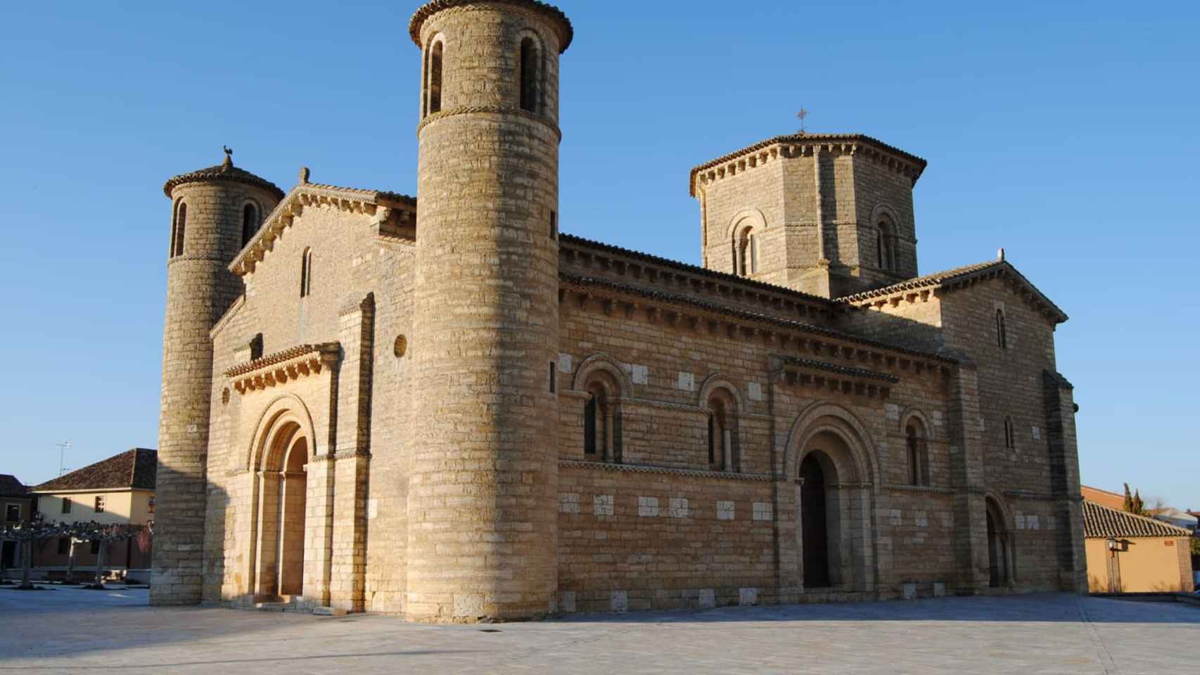 Iglesia de San Martín, uno de los iconos del románico mejor conservados en España.