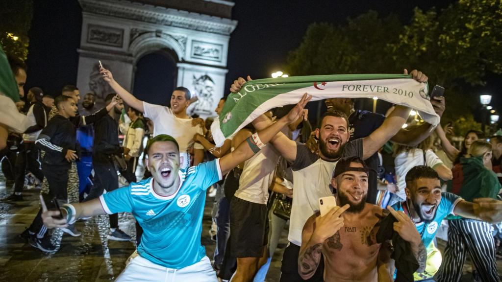 Hinchas argelinos en Francia.