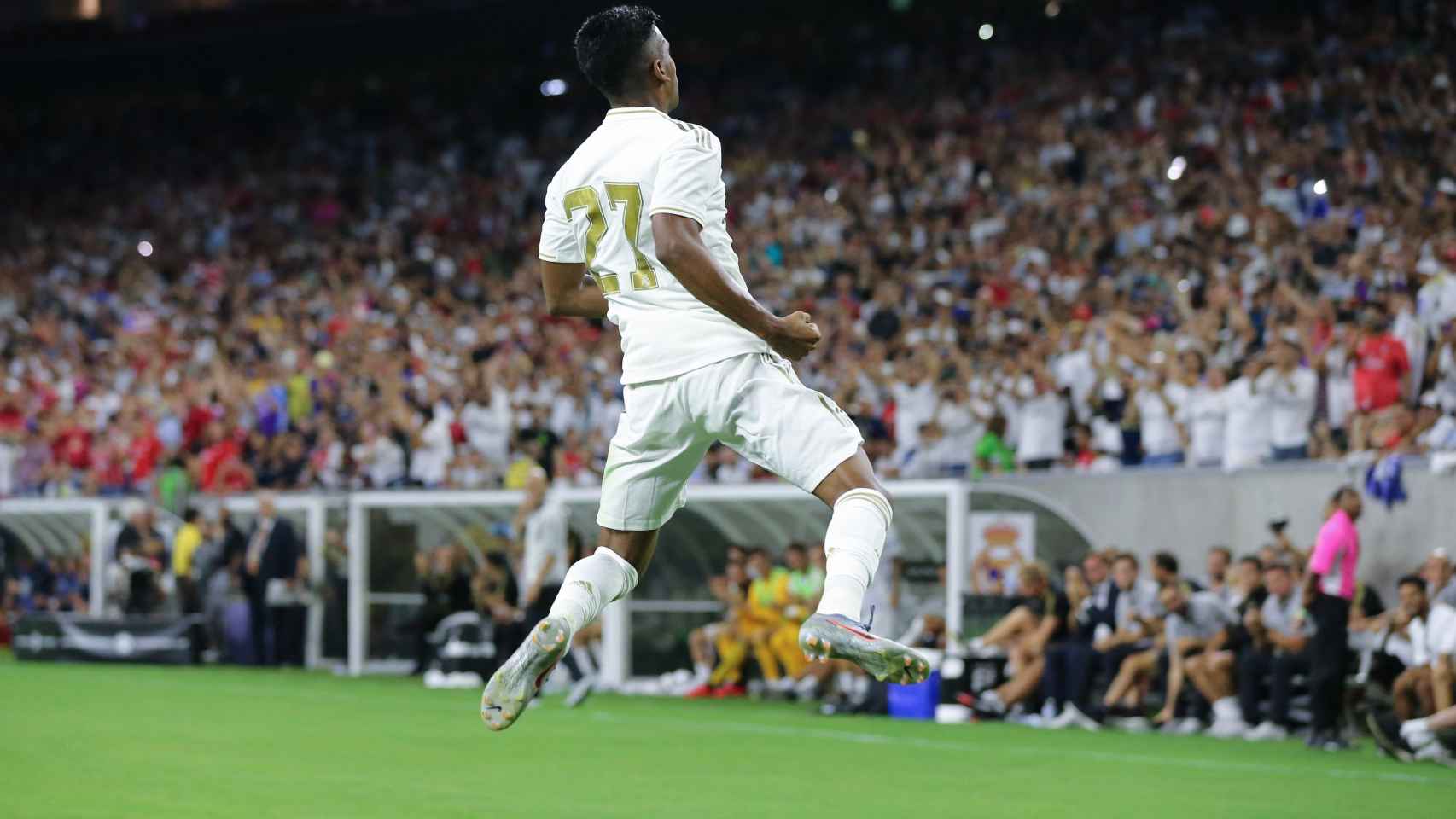 Rodrygo celebra su primer gol con el Real Madrid ante el Bayern en Houston.