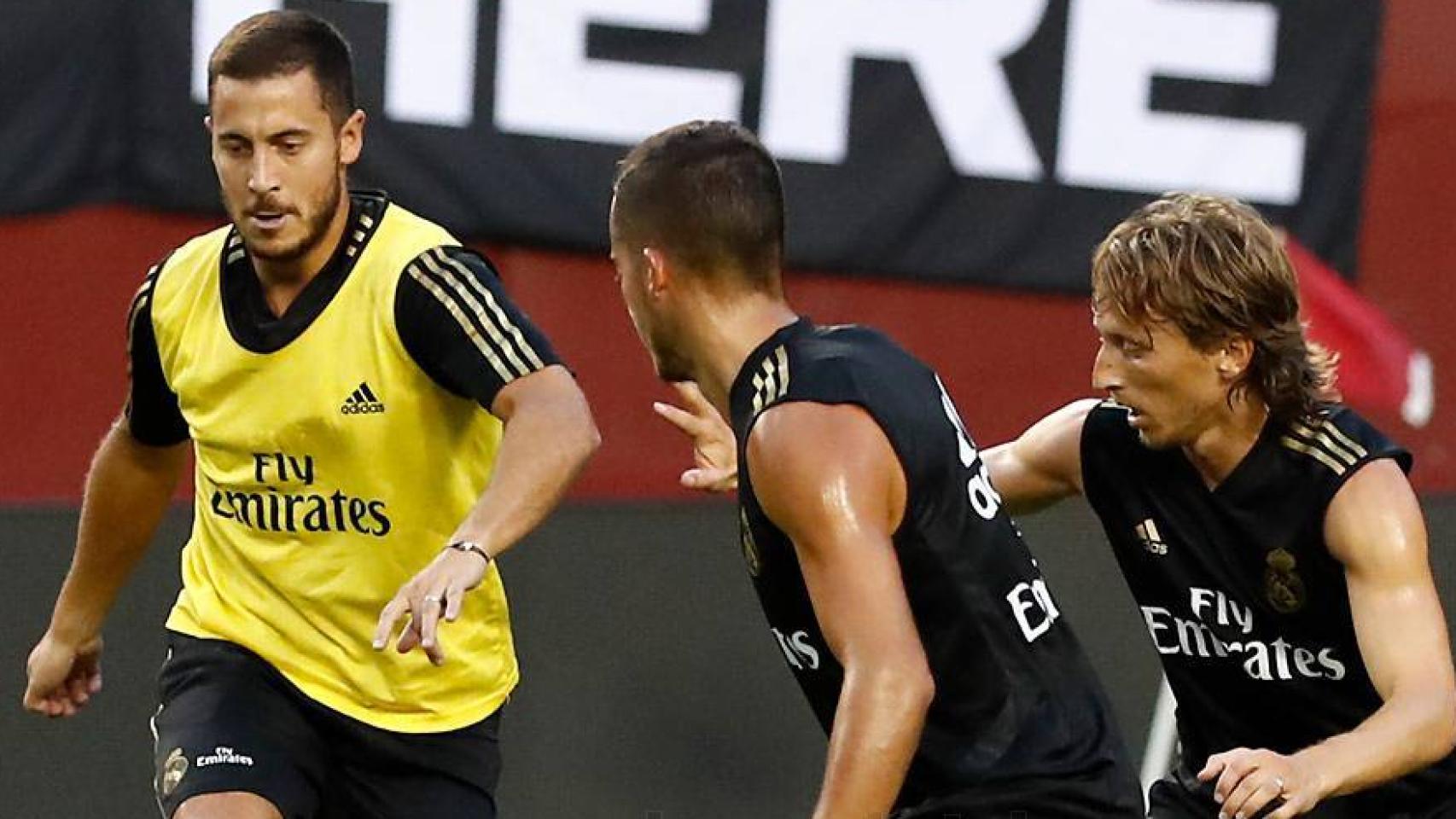 Hazard, Modric y Lucas Vázquez, en un entrenamiento del Real Madrid