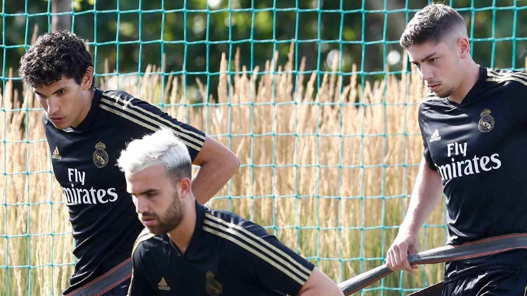 Vallejo, Fede Valverde y Mayoral, en un entrenamiento del Real Madrid