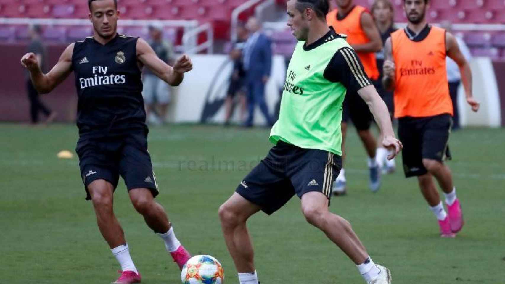 Lucas Vázquez y Gareth Bale durante el último entrenamiento del Real Madrid.