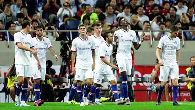 Los jugadores del Chelsea celebran un gol al Barça