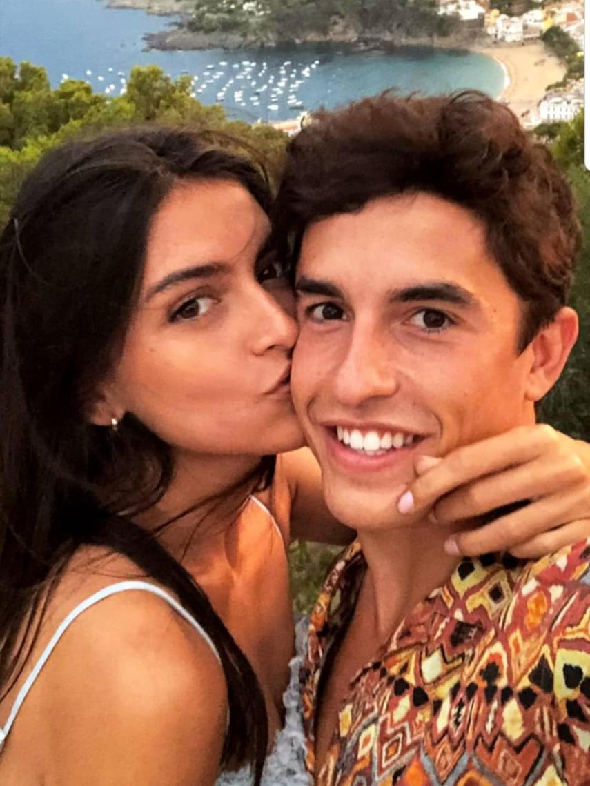 Lucía Rivera ha compartido una fotografía con Marc Márquez en la que aparecen en actitud cariñosa.