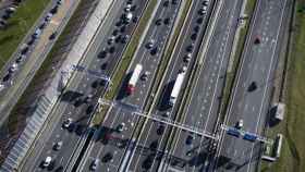 Imagen aérea de una autopista española.