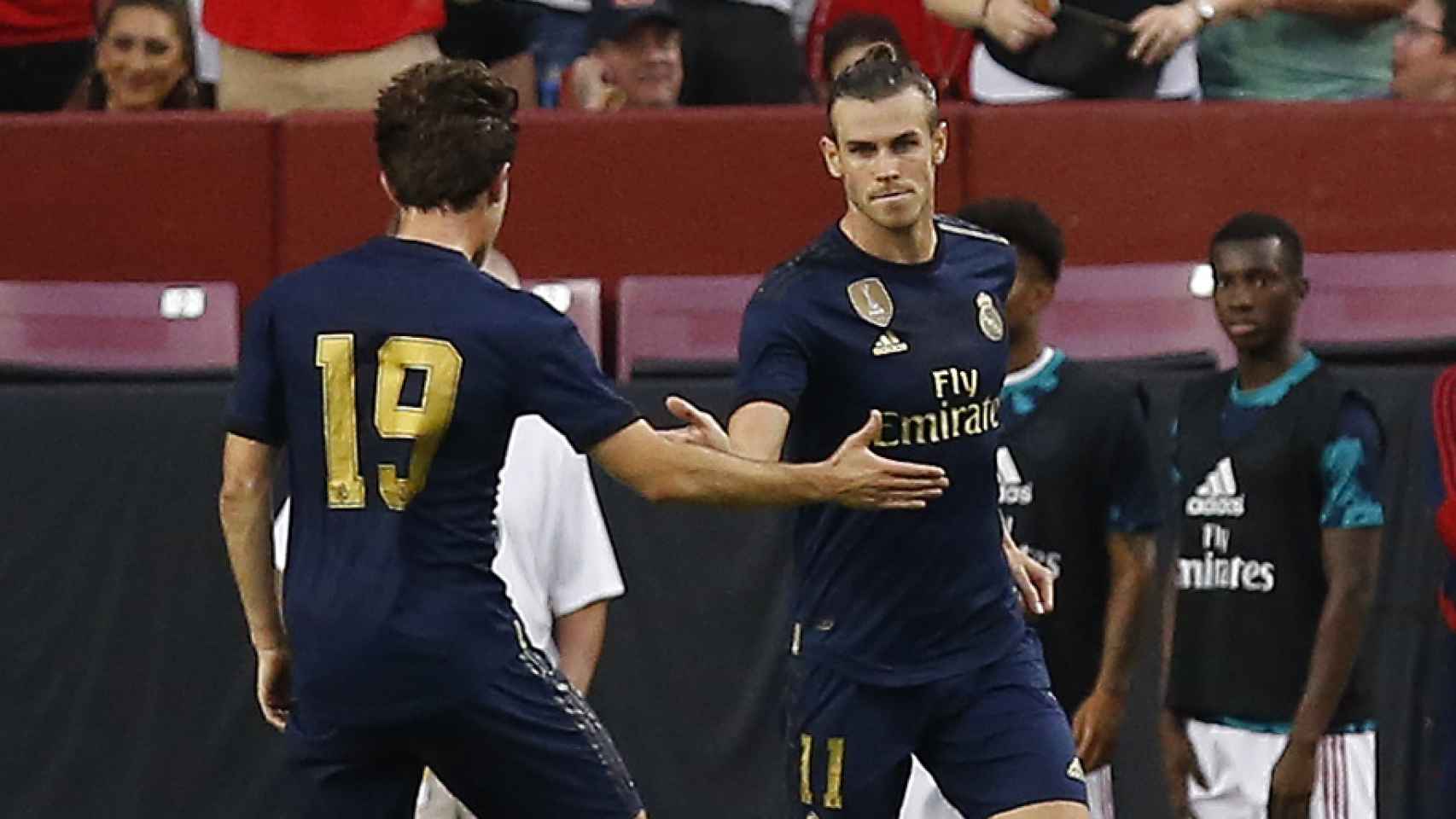 Gareth Bale celebra su gol ante el Arsenal con Odriozola