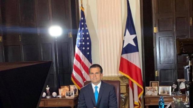 El gobernador de Puerto Rico anuncia su dimisión.