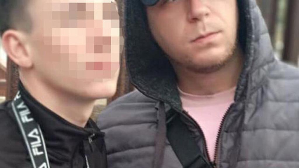 Alfredo, el copiloto, a la derecha.
