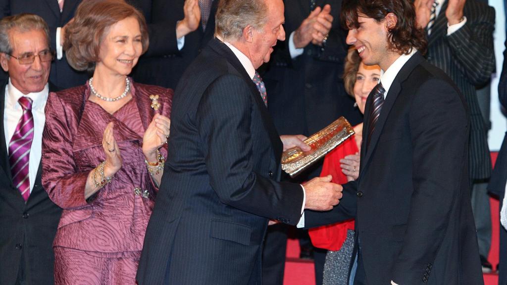 La reina Sofía, Juan Carlos y Rafa Nadal en una imagen de archivo.