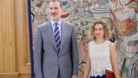 Felipe VI este viernes en la Zarzuela con la presidenta del Congreso, Meritxell Batet.
