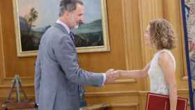 Felipe VI recibe a la presidenta del Congreso, este viernes, en el Palacio de la Zarzuela.