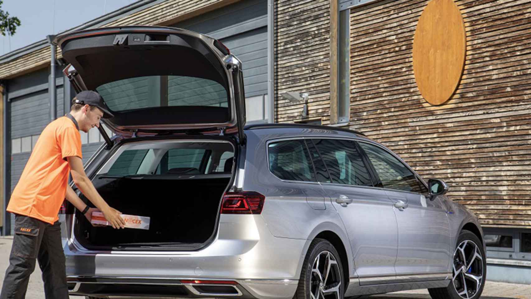 Volkswagen permite a los mensajeros entregar paquetes en el maletero de tu coche