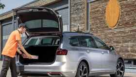 Volkswagen permite a los mensajeros entregar paquetes en el maletero de tu coche