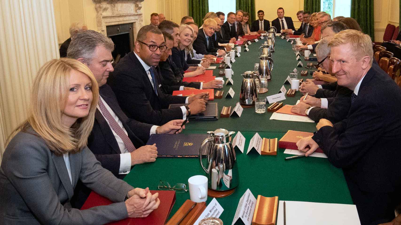 Primera reunión de Boris Johnson con su gabinete.