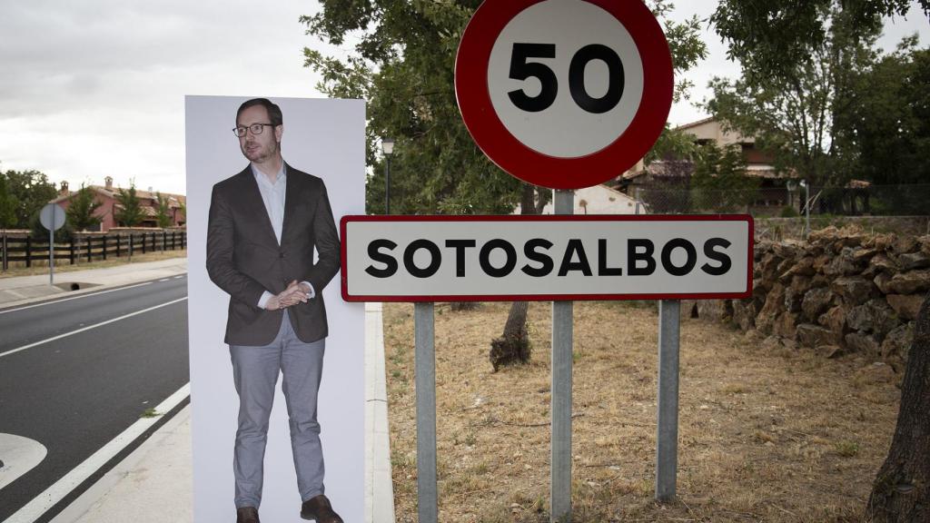Javier Maroto llega a Sotosalbos, un pueblo de apenas 113 habitantes donde nadie lo conoce.