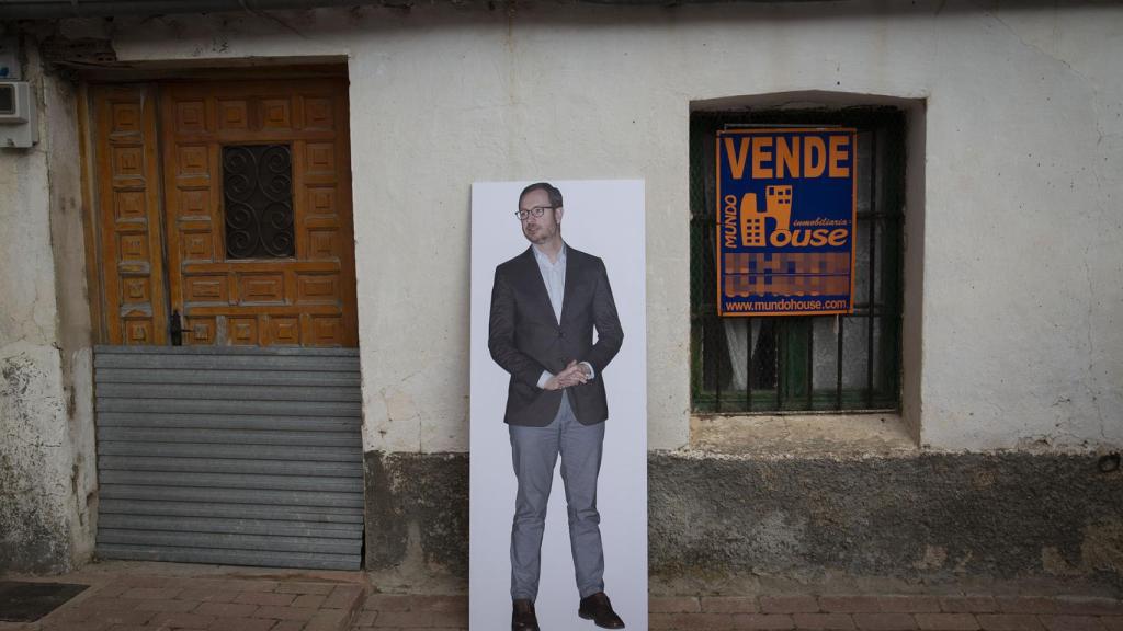 Entre el ayuntamiento y la plaza, se vende una casa. ¿Será la de Javier Maroto?