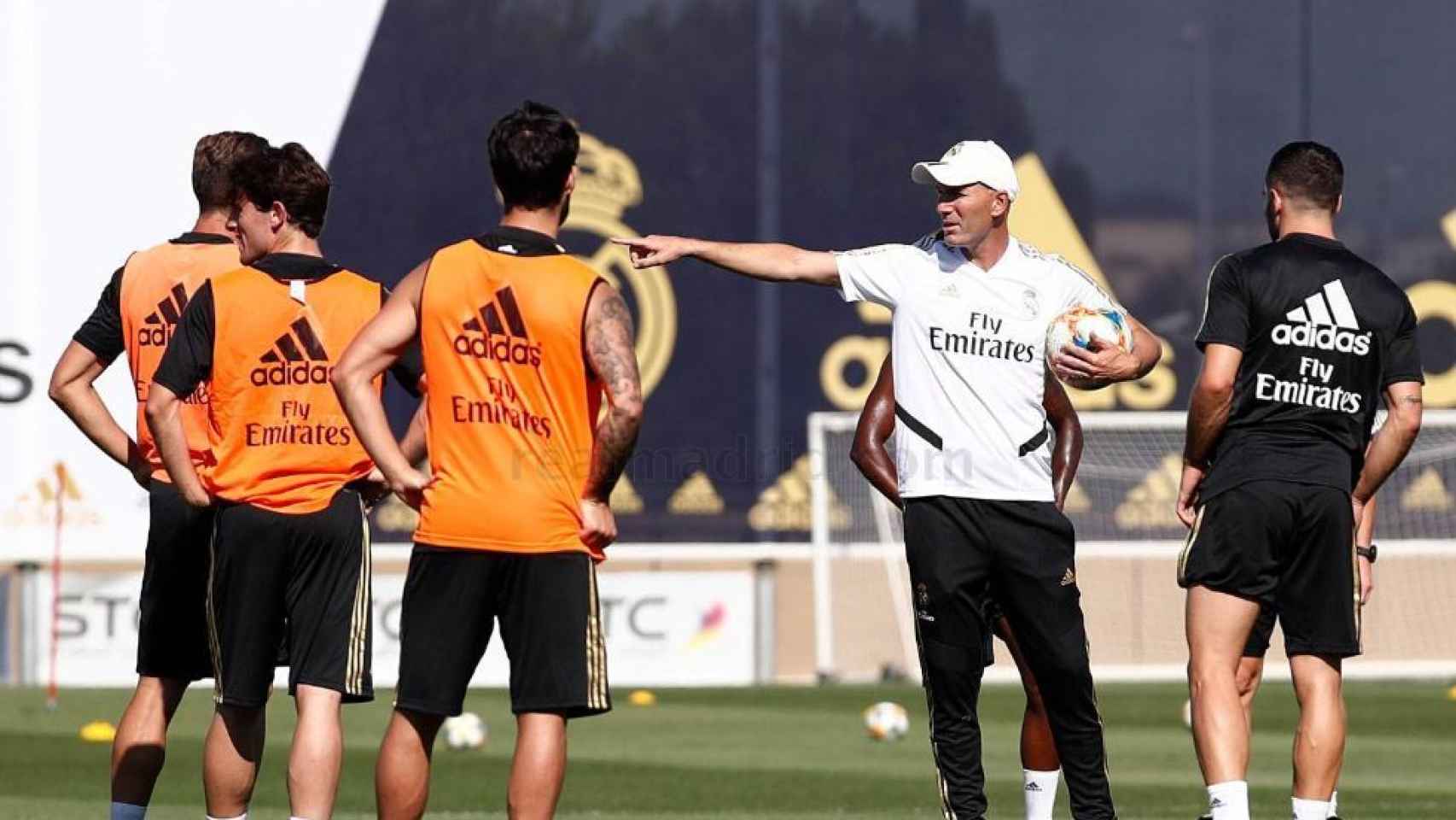 Zidane dirige el entrenamiento del Real Madrid en Valdebebas