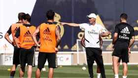Zidane dirige el entrenamiento del Real Madrid en Valdebebas
