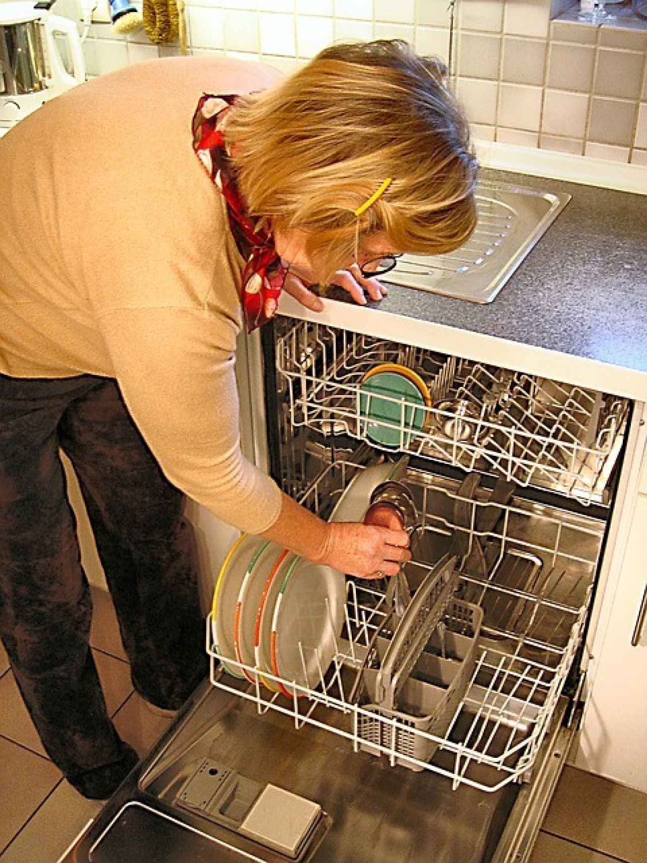 Probablemente llevas mucho tiempo limpiando mal tu lavavajillas... así es como deberías hacerlo