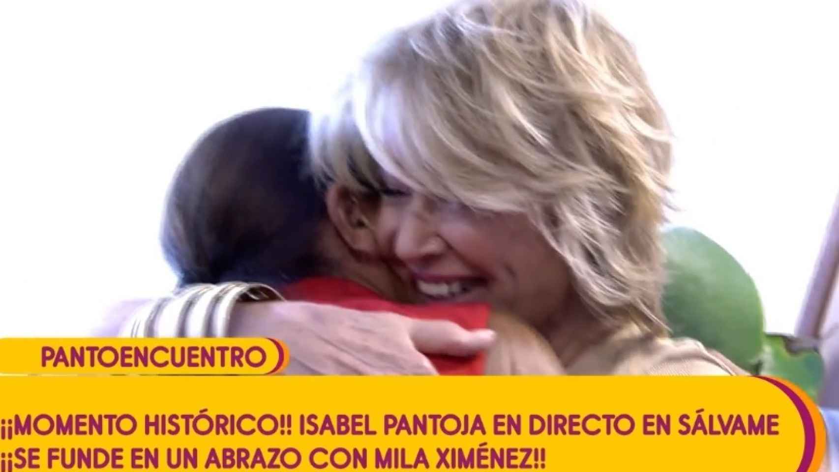 Mila Ximénez e Isabel Pantoja se funden en un abrazo.