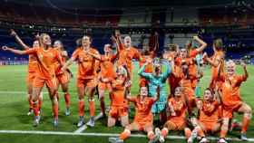 El equipo femenino del Ajax de Ámsterdam. Foto: Twitter (@AjaxVrouwen)