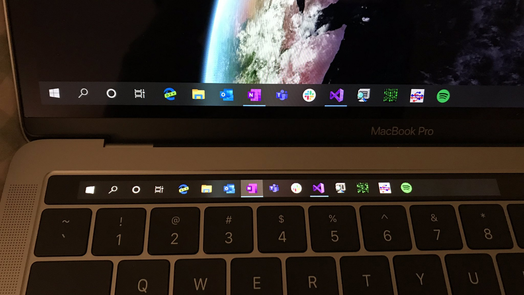 La Touch Bar de los MacBook funcionando en Windows 10, así lo han