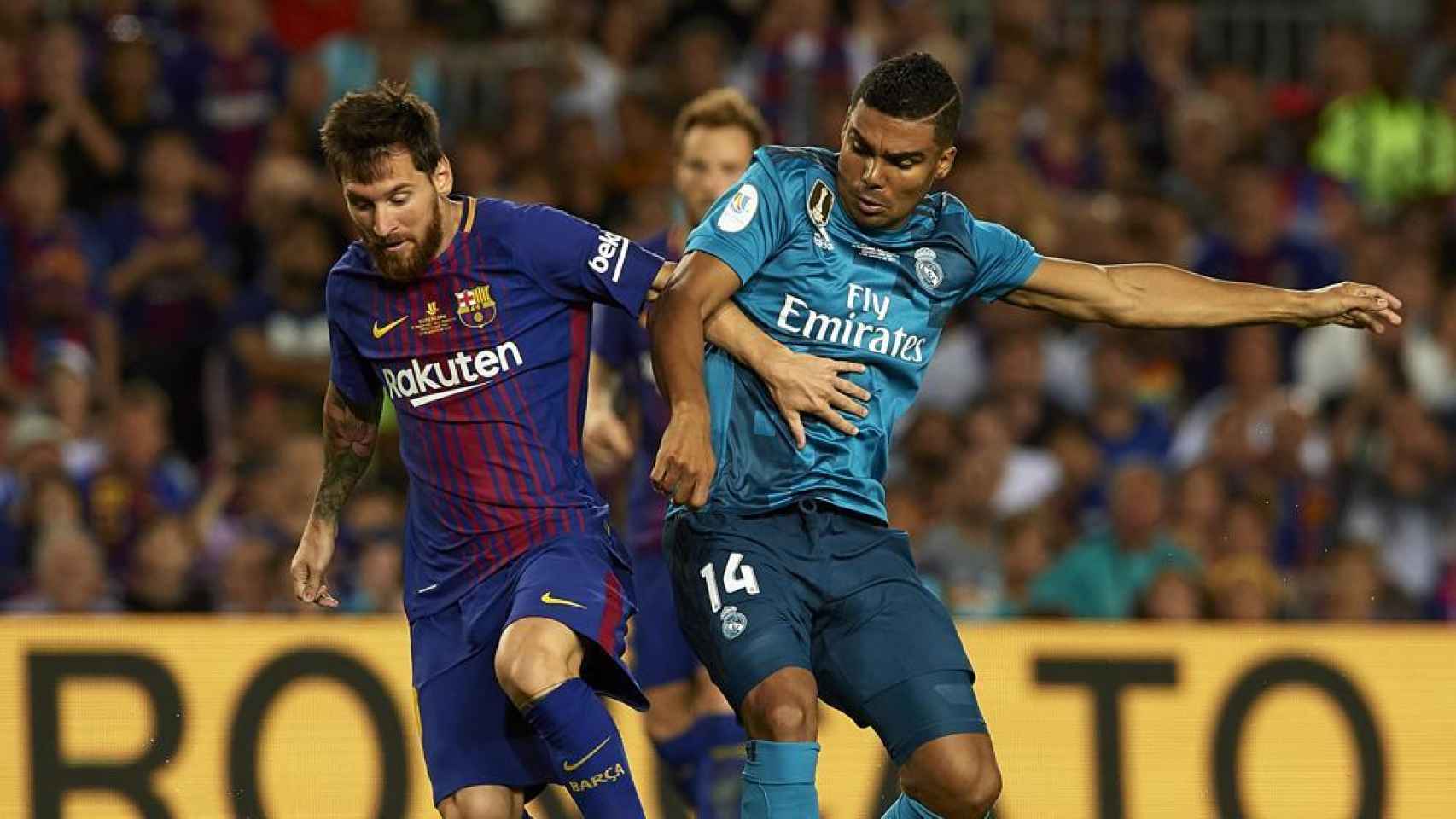 Messi y Casemiro en la Supercopa de España 2017.