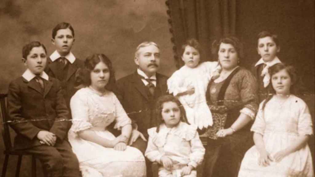 Lionel Harris y su familia.