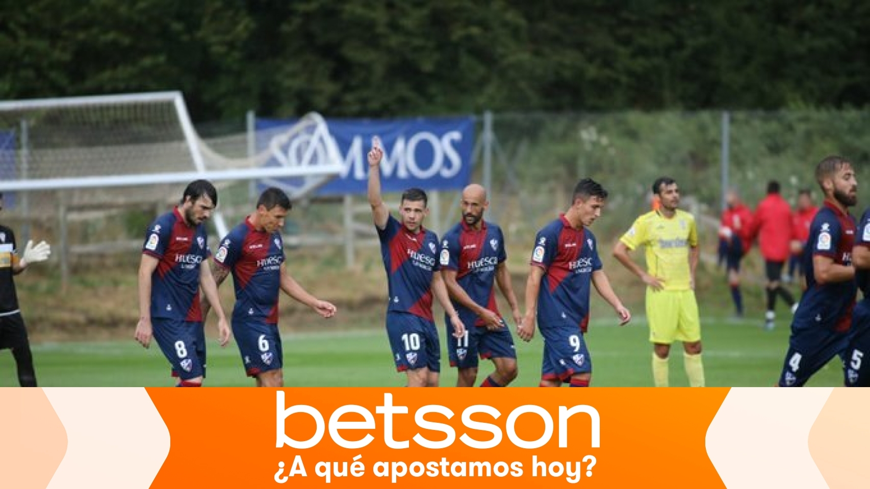 Jugadores del Huesca celebran un gol