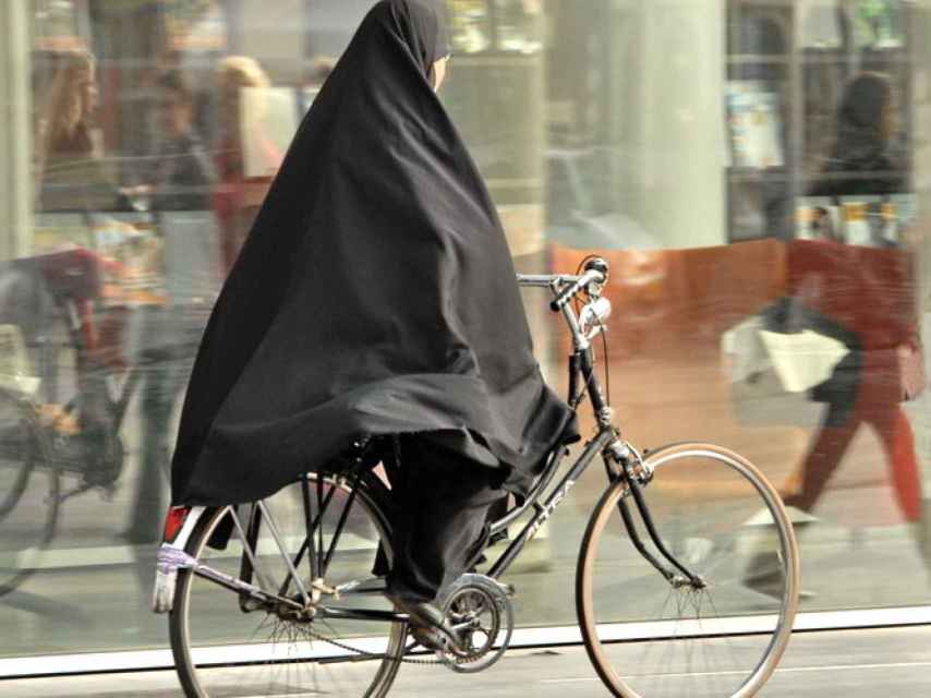 La ley burka se extiende en Europa: Holanda pondrá multas de hasta 400 euros a quien lo lleve