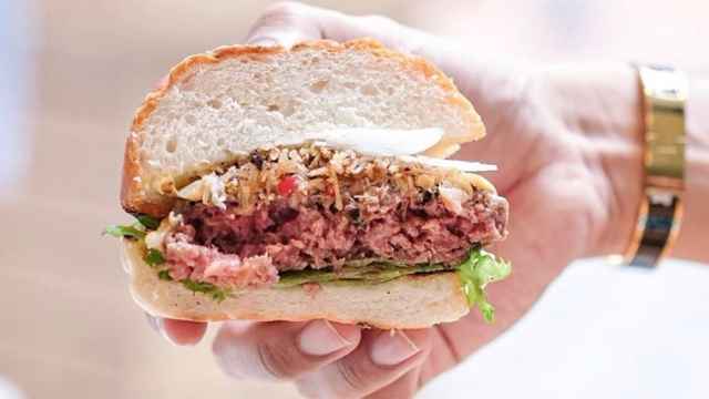 Impossible Foods venderá sus hamburguesas veganas 'con sangre' en el súper