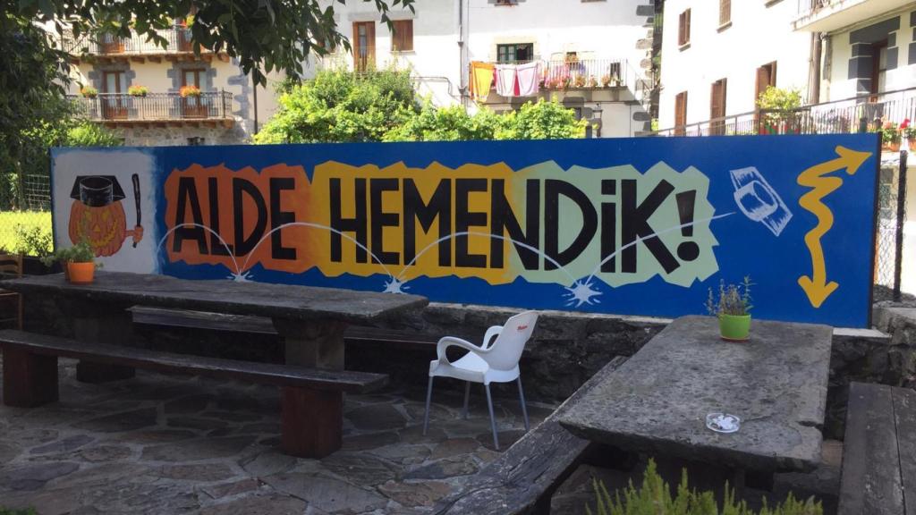 Fuera de aquí, mensaje para la Guardia Civil en un bar de Leiza