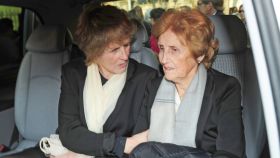 Mercedes Milá junto a su madre, Mercedes Mencos, en imagen de archivo.