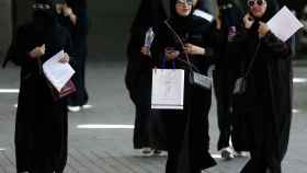 Las mujeres saudíes podrán viajar sin permiso del tutor masculino.