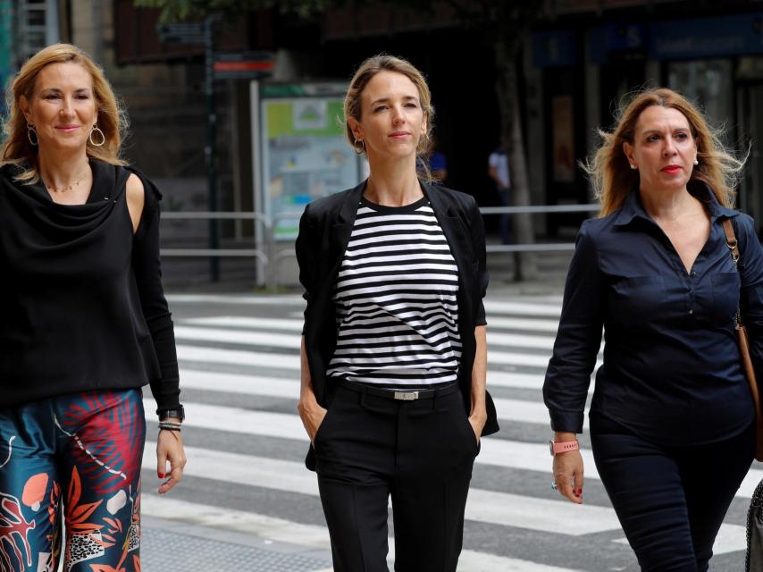 Ana Beltrán,vicesecretaria de Organización, y la portavoz parlamentaria, Cayetana Álvarez de Toledo.