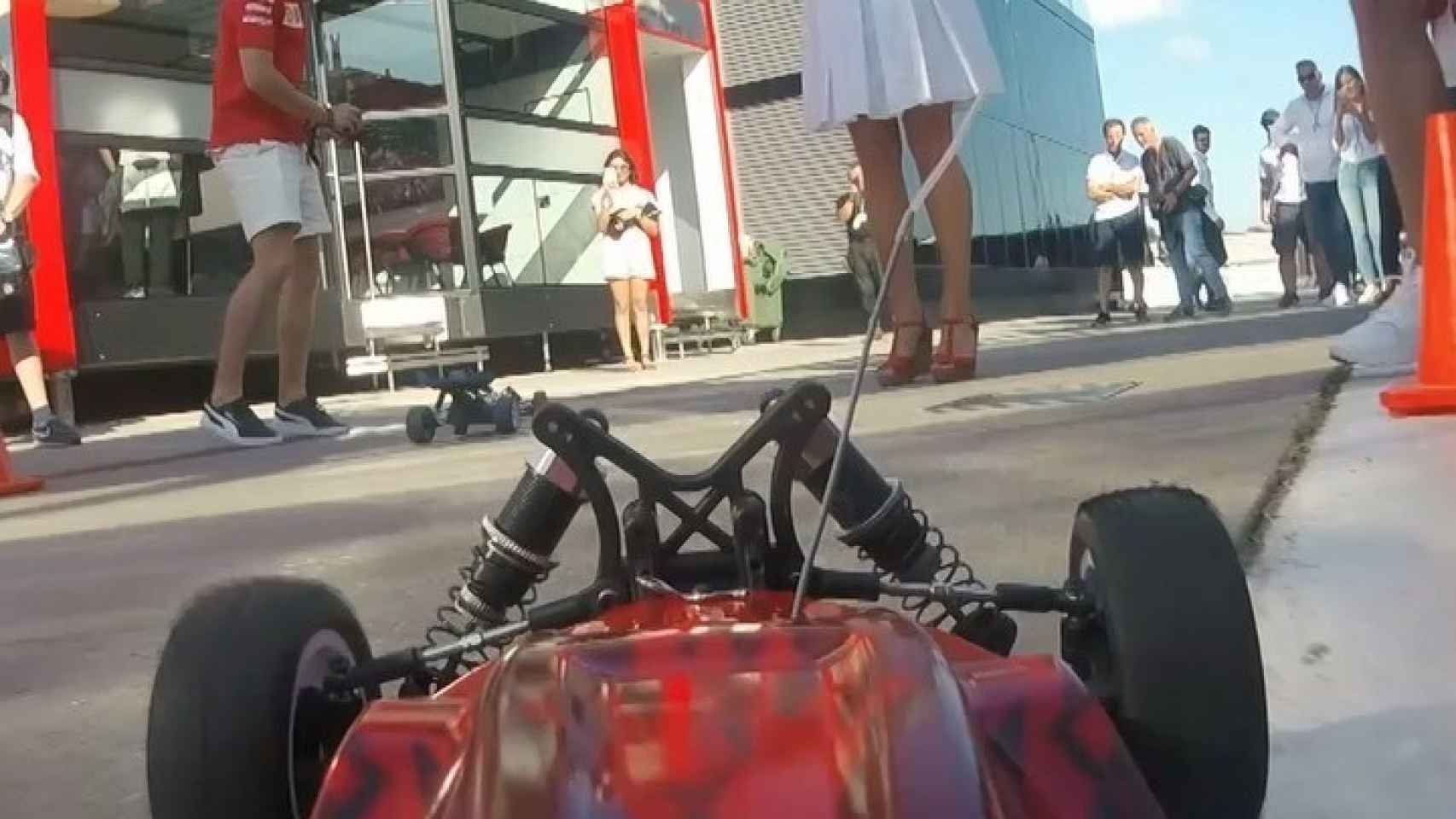 El 'accidente' de Vettel con una periodista en el Gran Premio de Hungría del Mundial de Fórmula 1