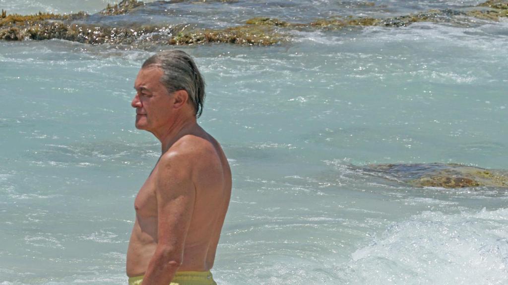 El expresident catalán Artur Mas, en una playa de Formentera.
