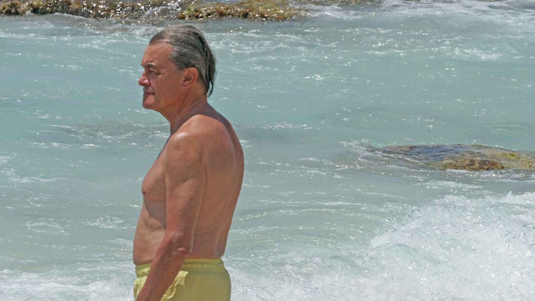 El expresident catalán Artur Mas, en una playa de Formentera.