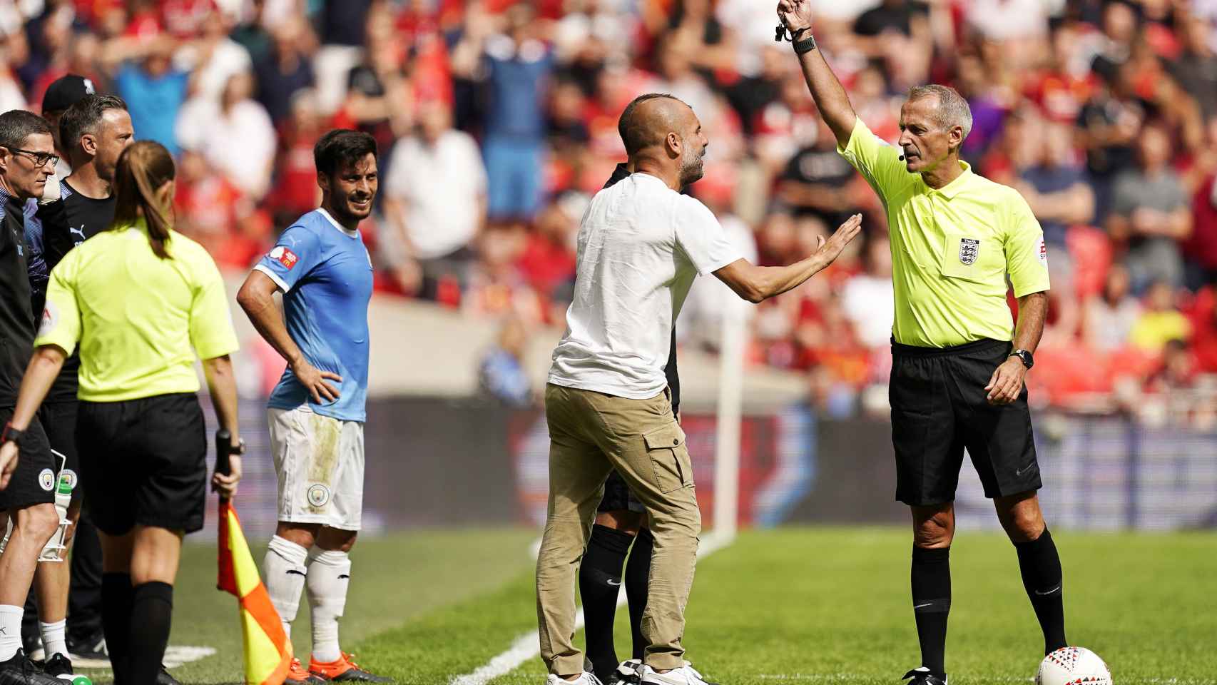 Guardiola, amonestado en el partido de la Community Shield entre el City y el Liverpool