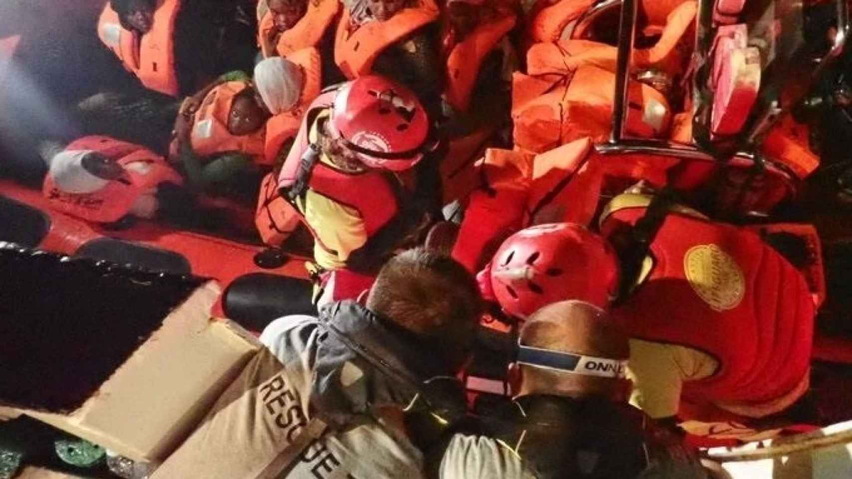 Migrantes rescatados en el Mediterráneo por el Open Arms.