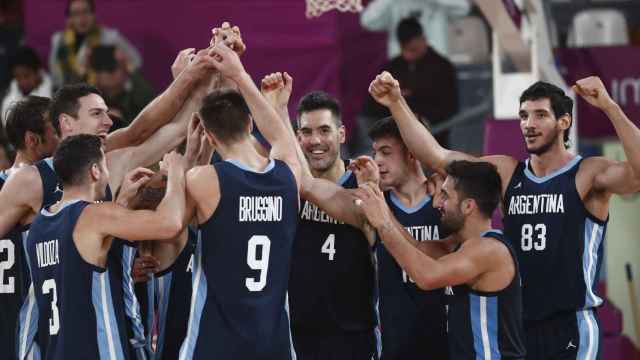 Argentina celebrando la victoria ante Puerto Rico.