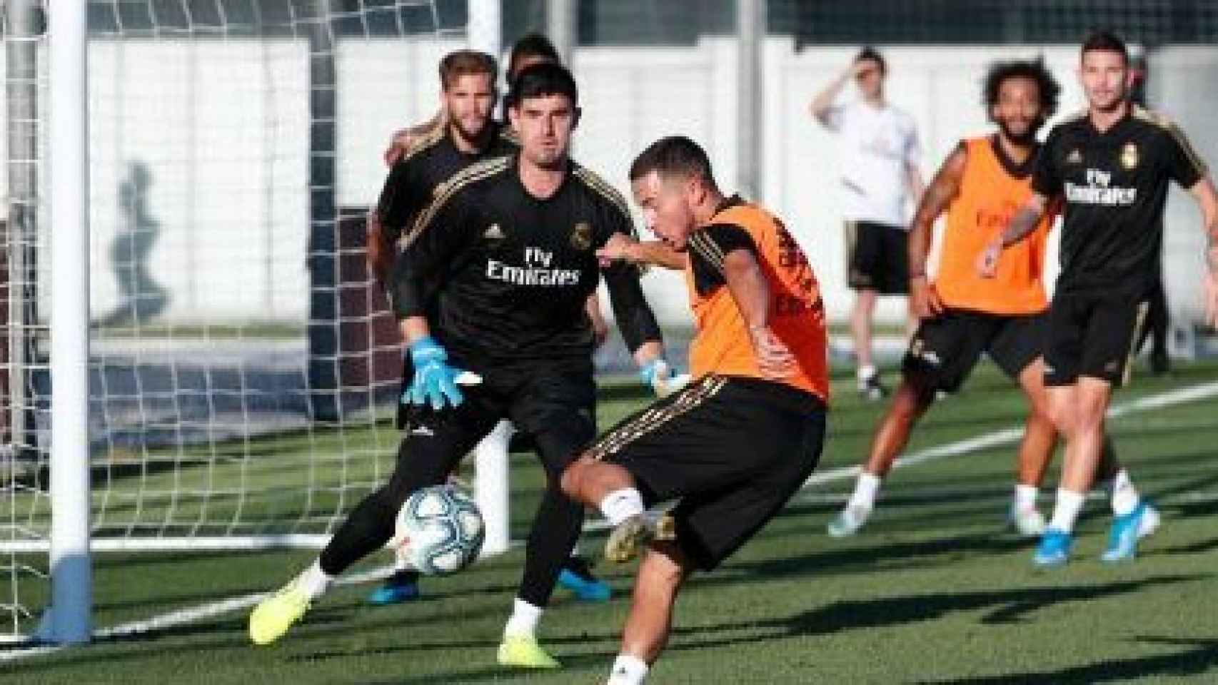 Courtois y Hazard en el entrenamiento del Real Madrid