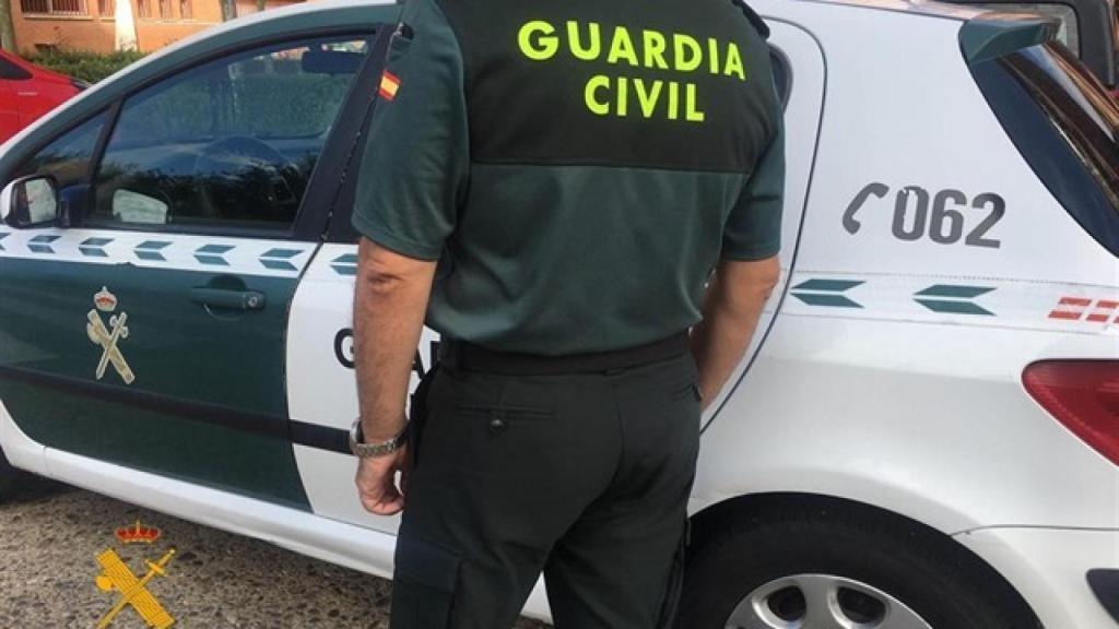Un agente de la Guardia Civil