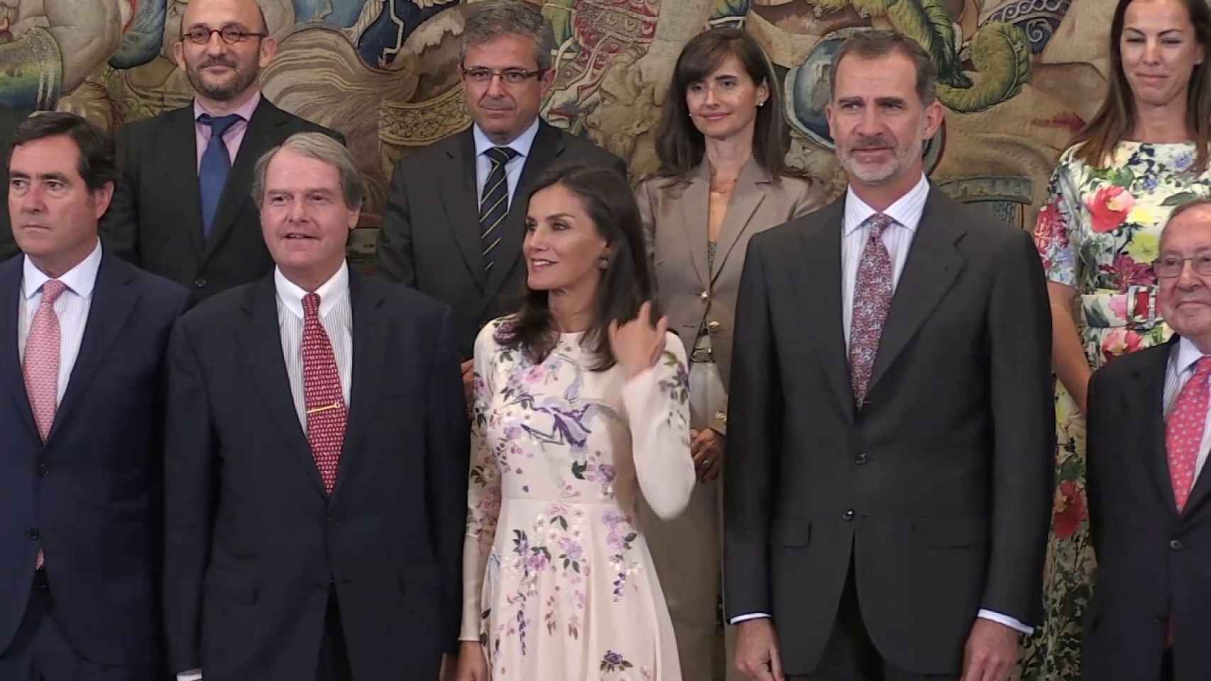 Felipe VI y Letizia  junto a miembros de la Comisión Ejecutiva de la Alianza para la Formación Profesional Dual