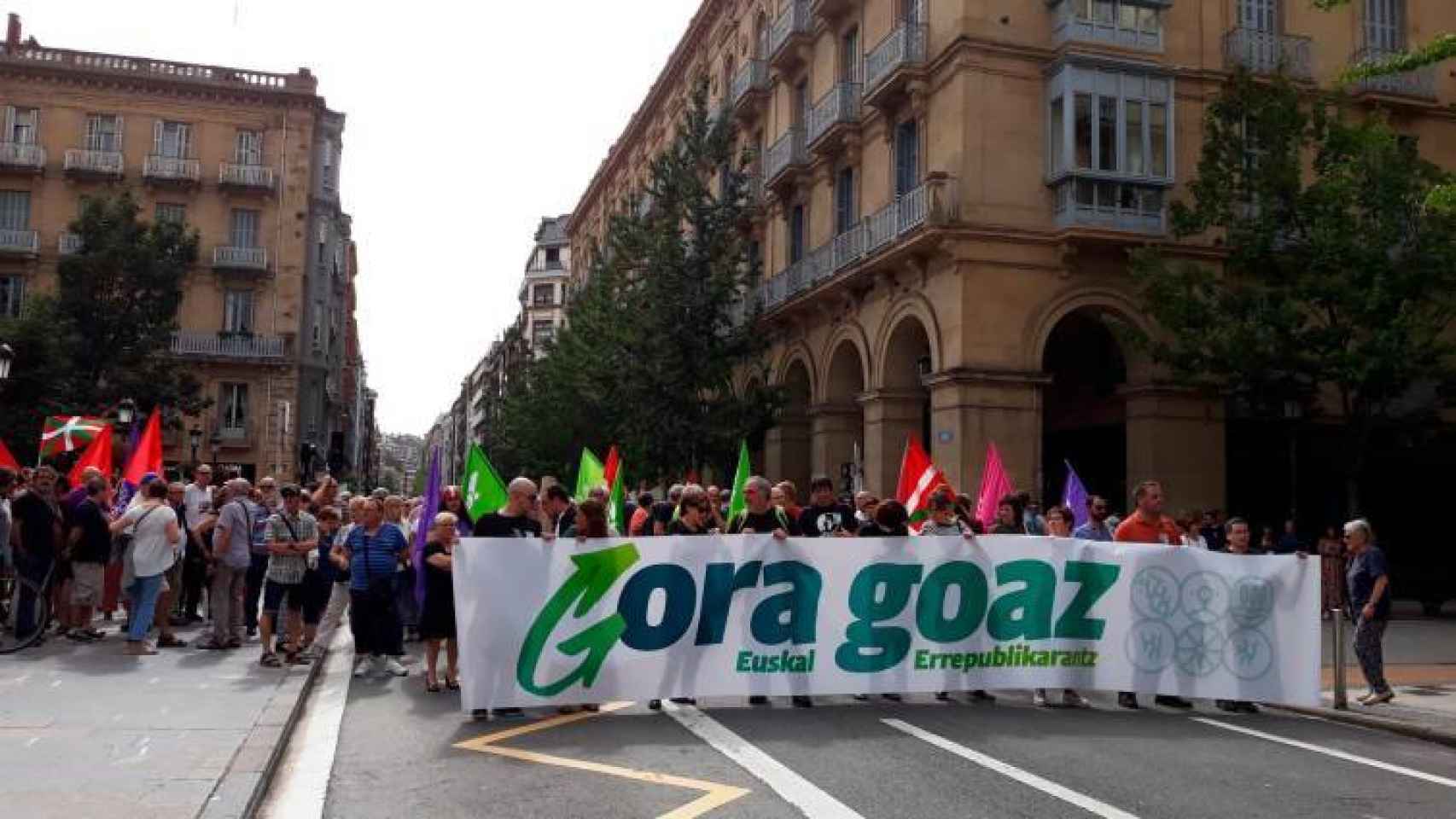 Manifestación en San Sebastián convocada por EH Bildu a favor de república vasca libre.
